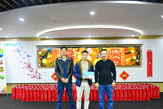 Thưởng “nóng” CBNV Kinh doanh và Triển khai xuất sắc tháng 1/2020