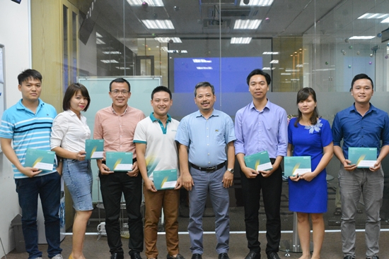 Danh hiệu "Lao động tiêu biểu" 6 tháng đầu năm 2017 được trao cho 05 CBNV