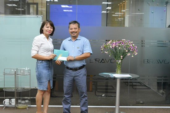 Khen thưởng CBNV thực hiện ký kết hợp đồng với Tổng Công ty Quản lý Bay Việt Nam