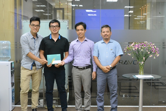 Khen thưởng cho nhóm Kỹ thuật triển khai dự án hợp đồng cung cấp phần mềm BRAVO cho Công ty TNHH Cơ Điện Hawaco