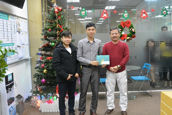 Khen thưởng nhóm triển khai phần mềm BRAVO cho VCG