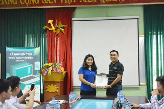 Trao giấy chứng nhận bản quyền phần mềm