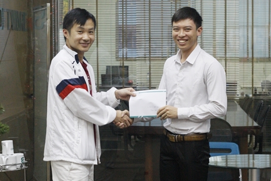 Trao thưởng Nhân viên xuất sắc tháng 12 của BRAVO Hà Nội 