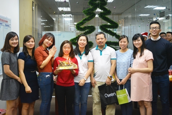 CBNV BRAVO-HN có sinh nhật tháng 12 cùng nhau thổi nến mừng sinh nhật