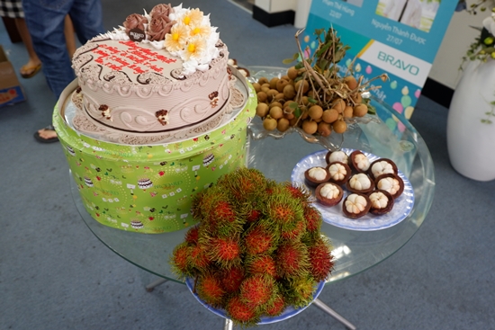 Bàn tiệc ngọt được chuẩn bị chu đáo