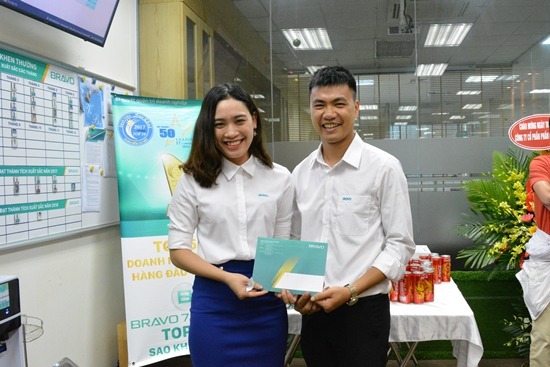 Trao thưởng cho những người chơi