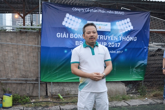 Anh Đào Mạnh Hùng phát biểu khai mạc, chúc mùa giải BRAVO Cup 2017 thành công