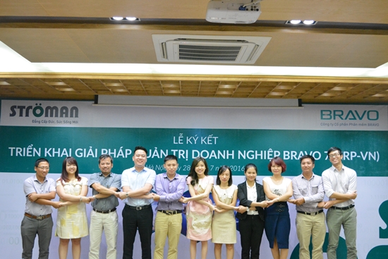 Bắt tay hợp tác của đội dự án cả hai bên