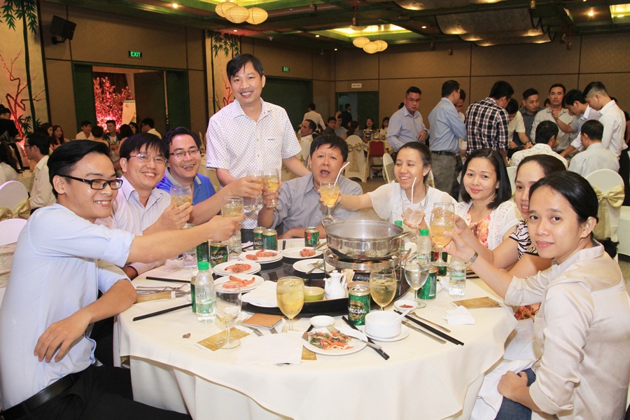 Nâng lý chúc mừng năm mới