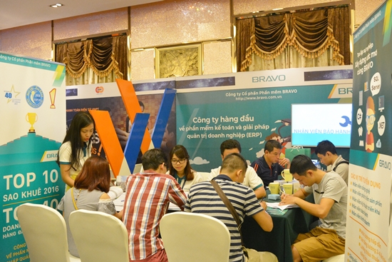 Náo nhiệt với gian hàng tuyển dụng của BRAVO tại Tech Expo 2016