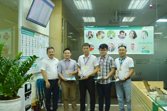 trao Cúp Nhân viên xuất sắc tháng 11/2018