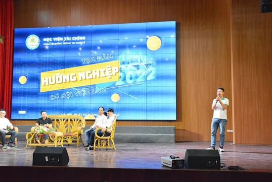 Anh Ninh Ngọc Hiếu - Trường phòng Kỹ thuật Triển khai 3 chia sẻ tại buổi tọa đàm