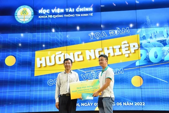 BRAVO trao tặng quỹ học bổng sinh viên Khoa