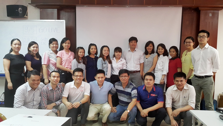 án bộ các đại lý của Hino Motor và cán bộ BRAVO tham gia buổi đào tạo tại TP. HCM