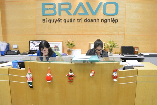 Tâm trạng của mọi người rất vui vẻ vì văn phòng được “thay áo mới”