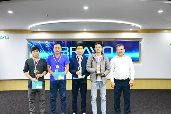 Trao cúp nhân viên xuất sắc tháng 2/2020