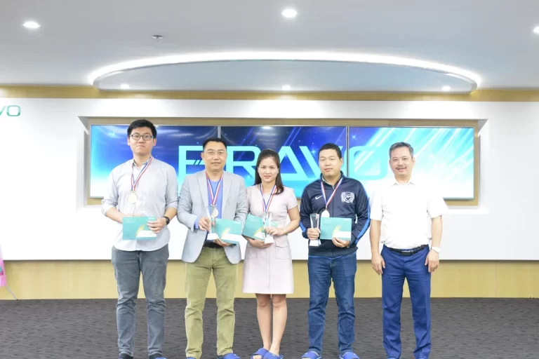 Trao cúp Nhân viên xuất sắc tháng 2/2021