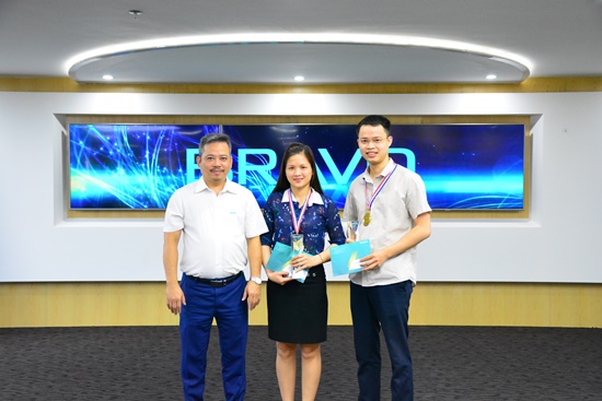 Trao cúp nhân viên xuất sắc tháng 5/2020