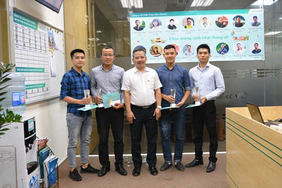 BRAVO Hà Nội trao Cúp Nhân viên xuất sắc tháng 7/2018