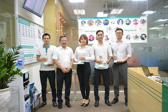 Trao cúp NVXS tháng 8 và những giải thưởng đặc biệt