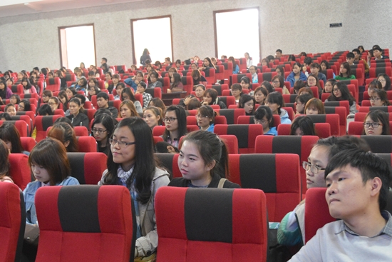 Các bạn sinh viên rất quan tâm tới chia sẻ từ phía doanh nghiệp