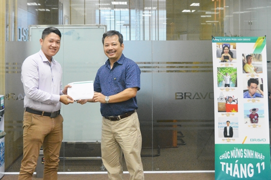 Khen thưởng Đội Kỹ thuật triển khai thực hiện dự án