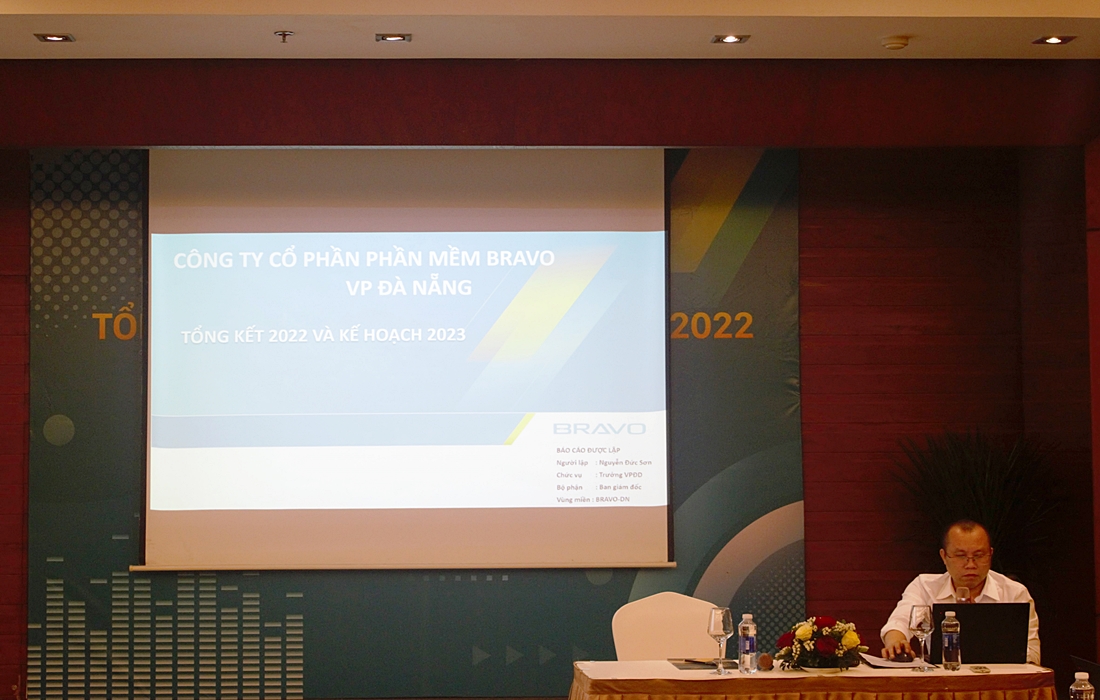 Ông Nguyễn Đức Sơn – GĐ CN Đà Nẵng tổng kết kết quả năm và trình bày kế hoạch 2023 