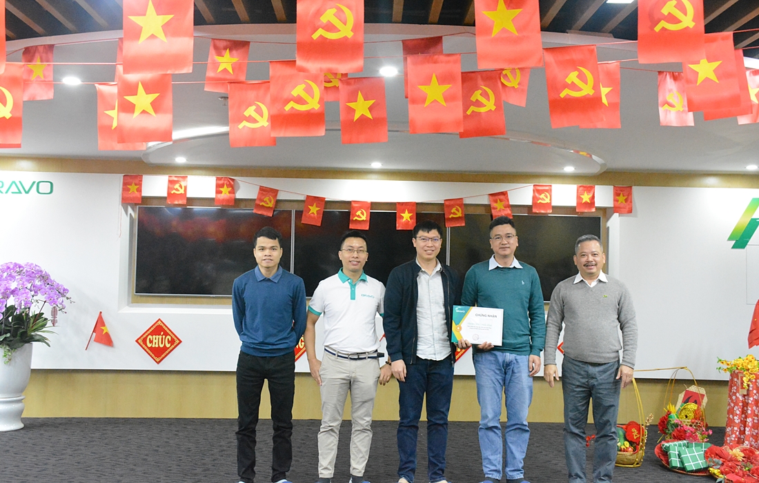 Khen thưởng nhóm CBNV phòng Kỹ thuật 3 triển khai phần mềm BRAVO ERP cho Công ty dinh dưỡng Quốc tế CNC