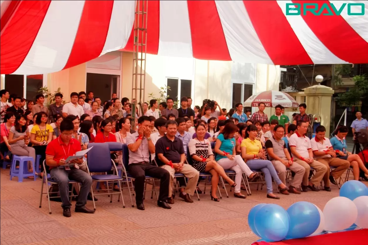 Chương trình bắt đầu với sự tham gia đông đảo của nhân viên các công ty trong tòa nhà Chương trình bắt đầu với sự tham gia đông đảo của nhân viên các công ty trong tòa nhà