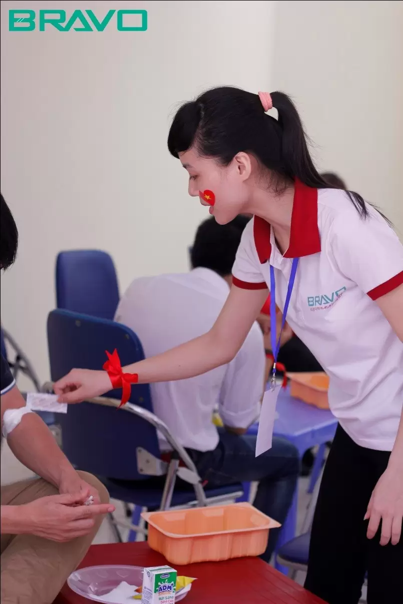 Tham gia công tác hỗ trợ hướng dẫn cho người hiến máu Tham gia công tác hỗ trợ hướng dẫn cho người hiến máu