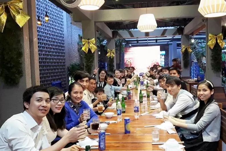BRAVO-ĐN: Cả văn phòng cùng liên hoan đông đủ