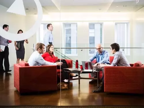 Description: Nguồn: Glassdoor.