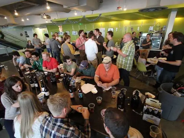 Description: Nguồn: Glassdoor/Zillow.