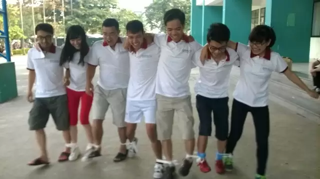 Tập luyện trước trò 7 người 8 chân Tập luyện trước trò 7 người 8 chân