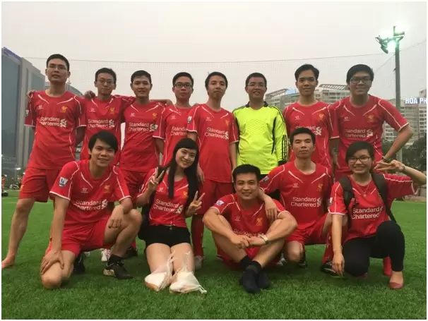ội hình rực rỡ của cầu thủ và cổ động viên Bảo Hành