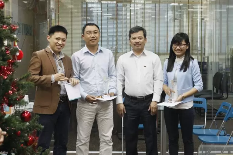 Trao thưởng Nhân viên xuất sắc tháng 12 của BRAVO Hà Nội