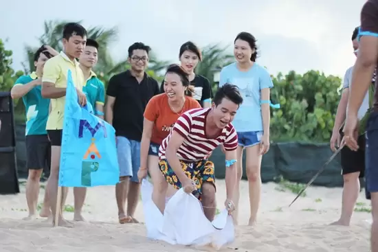 Nhiều phần thi “khó đỡ” đem lại tiếng cười không ngớt cho cả người chơi và khán giả Nhiều phần thi “khó đỡ” đem lại tiếng cười không ngớt cho cả người chơi và khán giả