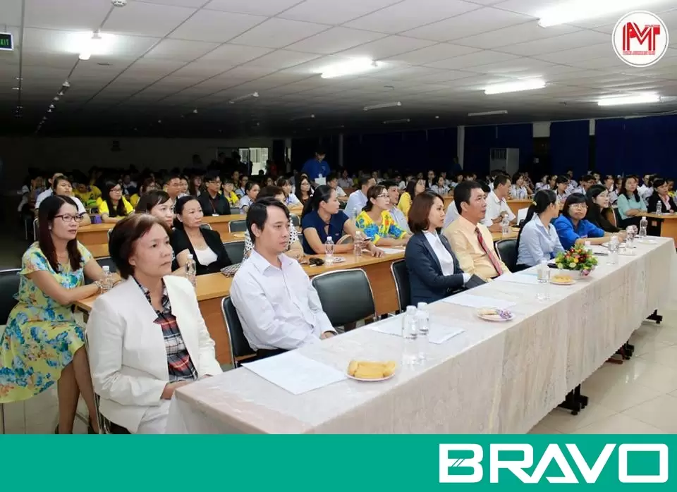 Ông Đặng Quang Dũng (hàng đầu, thứ 2 từ trái sang)