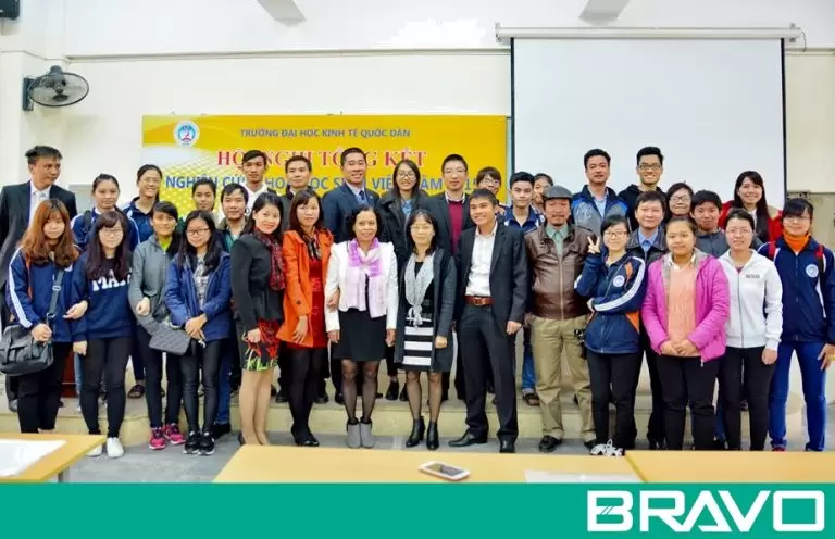 BRAVO trao học bổng cho sinh viên Tin học Kinh tế