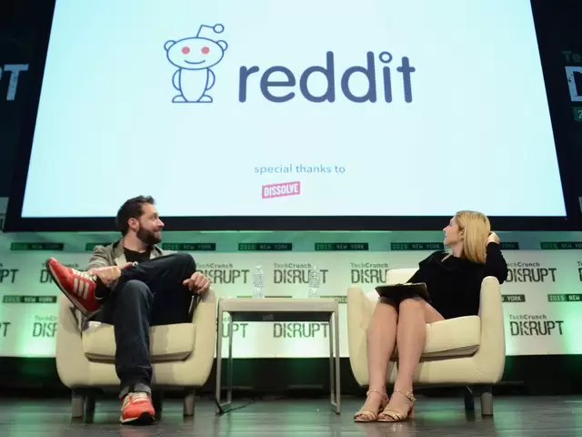 Description: https://cafebiz.vcmedia.vn/k:2016/3-nhung-du-doan-cua-bill-gates-cach-day-20-nam-da-tro-thanh-su-that-1451912814879/nhung-du-doan-cua-bill-gates-cach-day-20-nam-da-tro-thanh-su-that.jpg