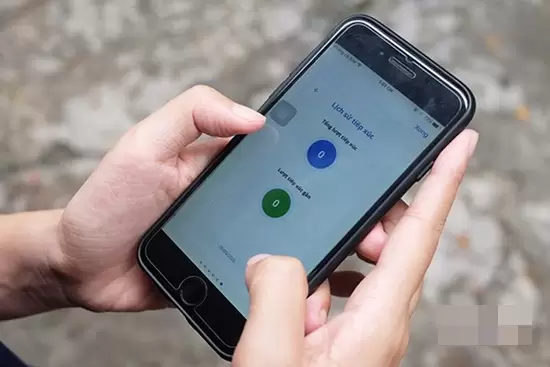 Ứng dụng Bluezone hoạt động thế nào để cảnh báo người nghi nhiễm Covid-19?