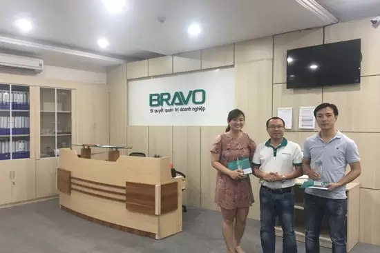 BRAVO ĐN trao cúp NVXS tháng 5 và khen thưởng tháng 6