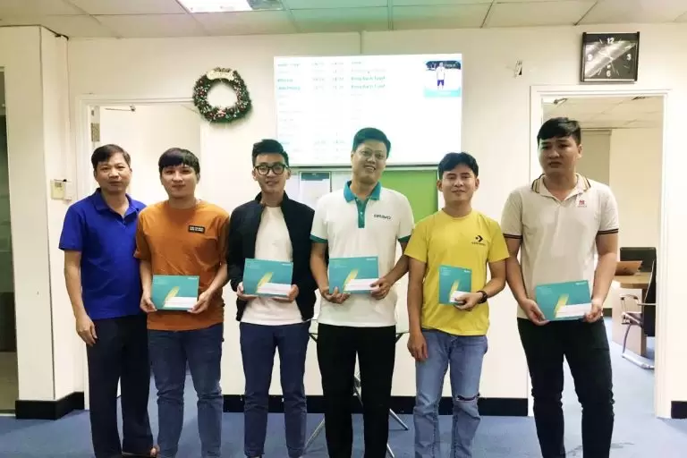 Khen thưởng quý III/2020 cho CBNV có thành tích xuất sắc