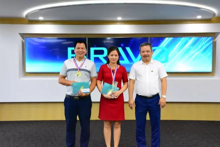 Trao cúp Nhân viên xuất sắc và giải Khuyến khích PTSP tại BRAVO HN