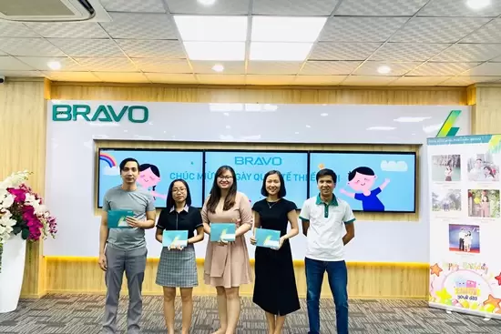 Trao Cúp NVXS và chúc mừng sinh nhật CBNV tháng 5/2020