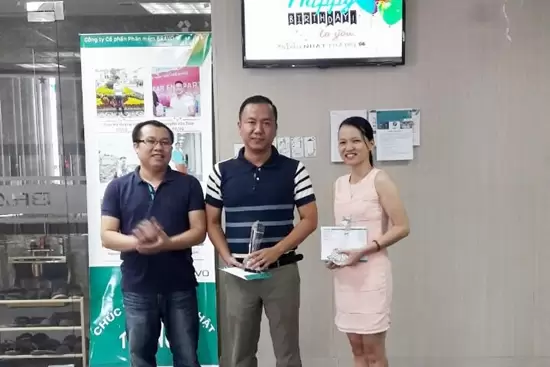 Cúp nhân viên xuất sắc tháng 5 của BRAVO Đà Nẵng