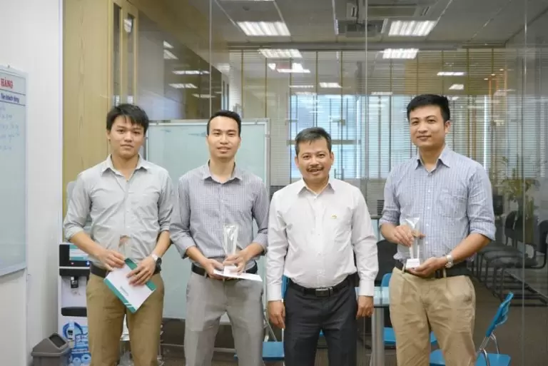 Khen thưởng cá nhân và tập thể xuất sắc tháng 3