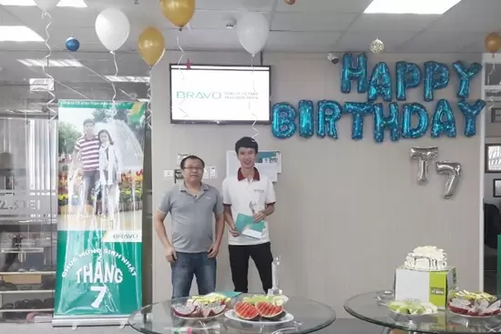 Trao cúp nhân viên xuất sắc tháng 6