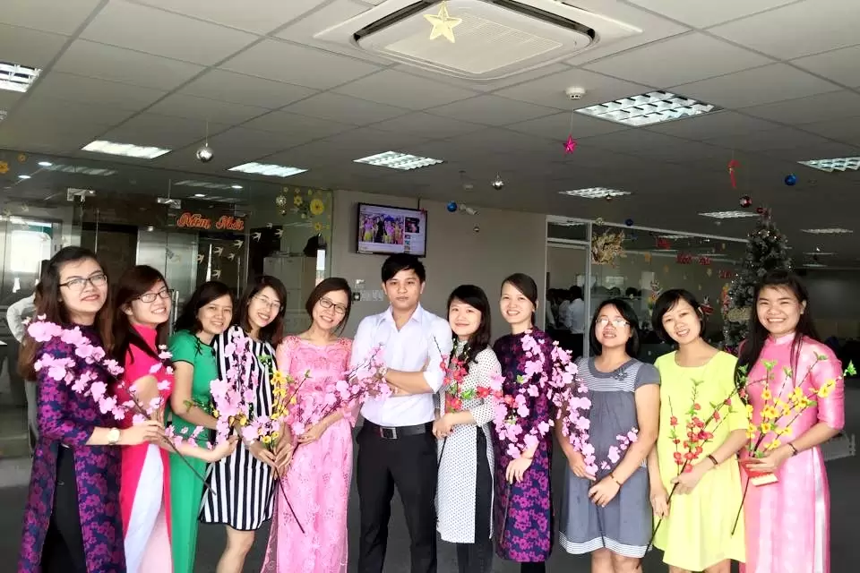 Rực rỡ áo dài đón xuân 