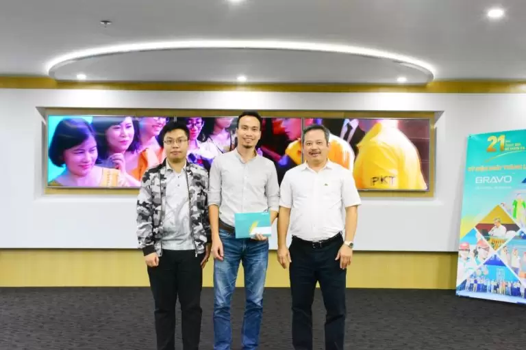 Khen thưởng đội dự án triển khai Công ty TNHH Công nghệ Vận tải LGV